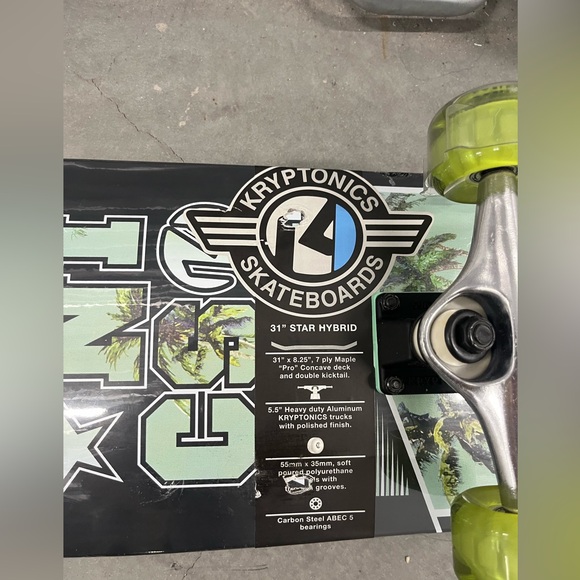 Green and Black Skateboard - Picture 5 of 5